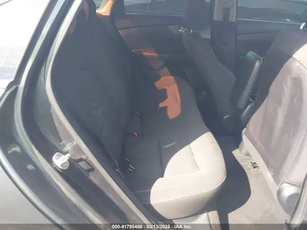 3KPF24AD9KE112092 2019 KIA FORTE - Image 8