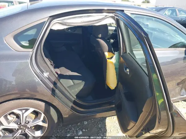 3KPF24AD9KE112903 2019 KIA FORTE - Image 8