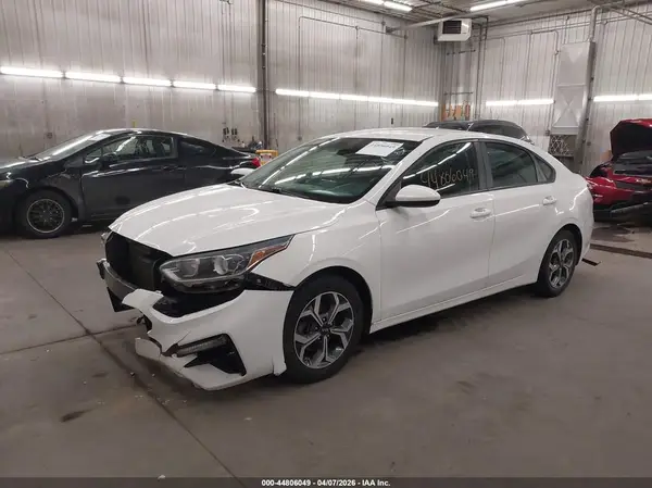 3KPF24AD9KE113713 2019 KIA FORTE - Image 2