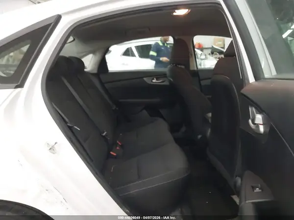 3KPF24AD9KE113713 2019 KIA FORTE - Image 8