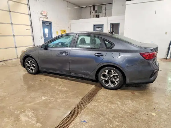3KPF24AD9KE116238 2019 KIA FORTE - Image 2