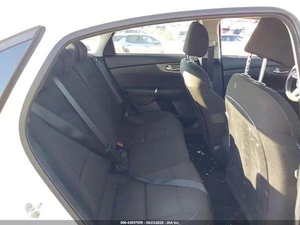 3KPF24AD9KE117003 2019 KIA FORTE - Image 8