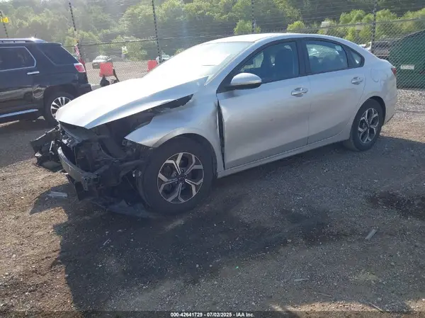 3KPF24AD9KE120824 2019 KIA FORTE - Image 2
