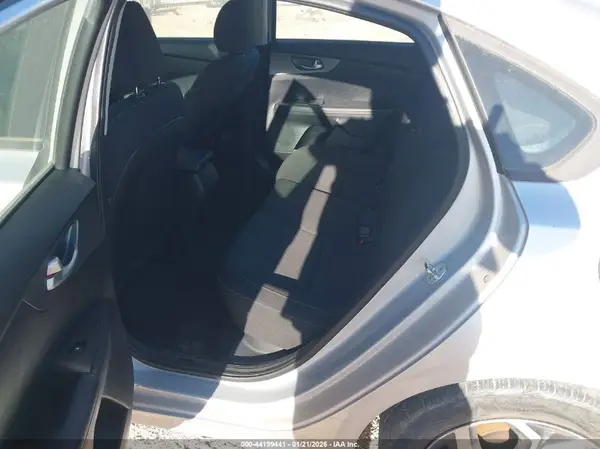 3KPF24AD9KE121228 2019 KIA FORTE - Image 8