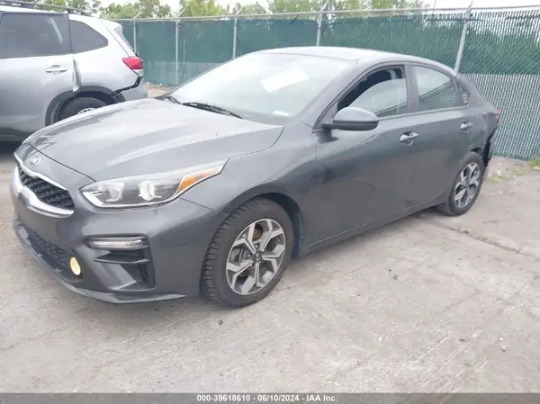3KPF24AD9KE121732 2019 KIA FORTE - Image 2