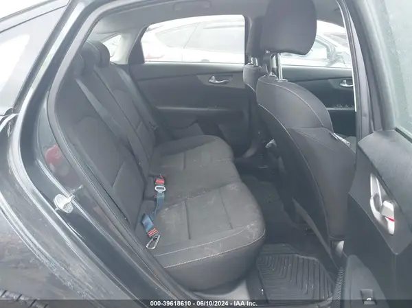 3KPF24AD9KE121732 2019 KIA FORTE - Image 8