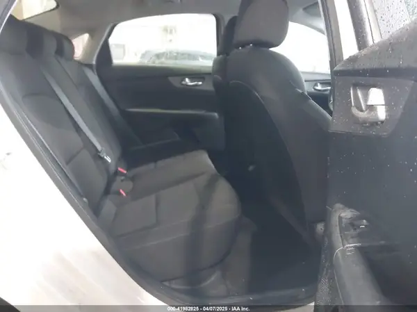 3KPF24AD9KE122010 2019 KIA FORTE - Image 8