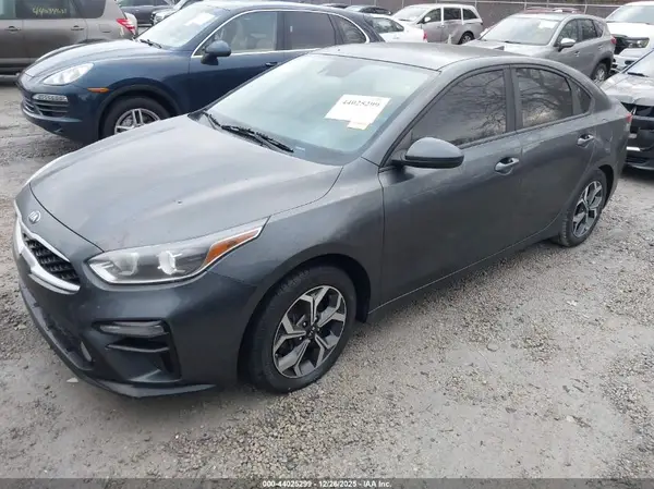 3KPF24AD9KE125084 2019 KIA FORTE - Image 2