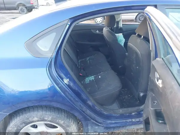 3KPF24AD9KE126042 2019 KIA FORTE - Image 8