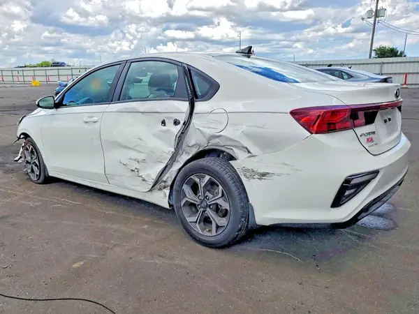 3KPF24AD9KE128499 2019 KIA FORTE - Image 2