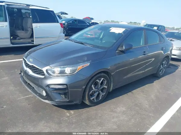 3KPF24AD9KE128969 2019 KIA FORTE - Image 2