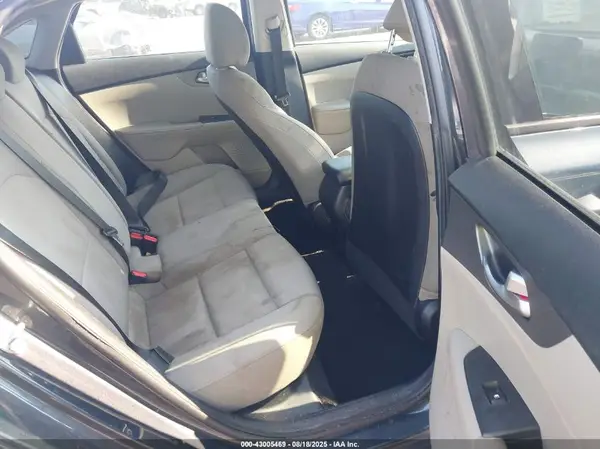 3KPF24AD9KE128969 2019 KIA FORTE - Image 8