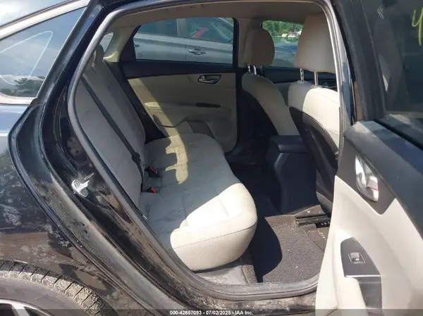 3KPF24AD9KE131628 2019 KIA FORTE - Image 8
