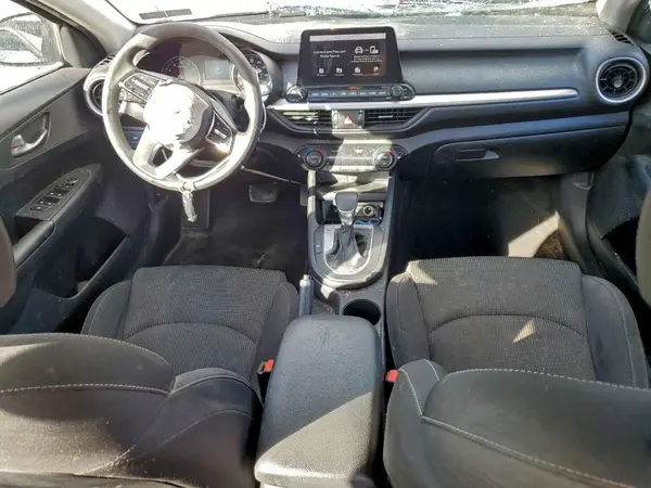 3KPF24AD9KE132049 2019 KIA FORTE - Image 8