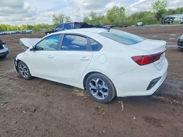 3KPF24AD9KE135565 2019 KIA FORTE - Image 2