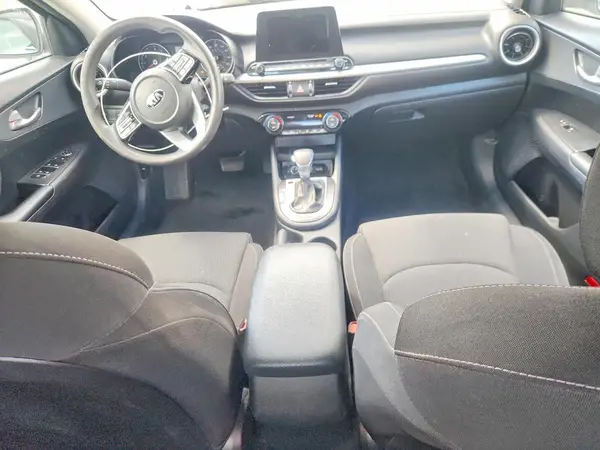3KPF24AD9KE135565 2019 KIA FORTE - Image 8