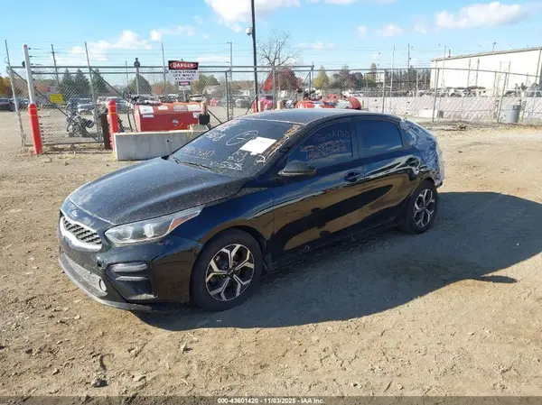 3KPF24AD9KE135808 2019 KIA FORTE - Image 2
