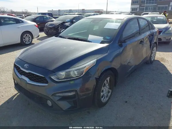 3KPF24AD9KE137624 2019 KIA FORTE - Image 2