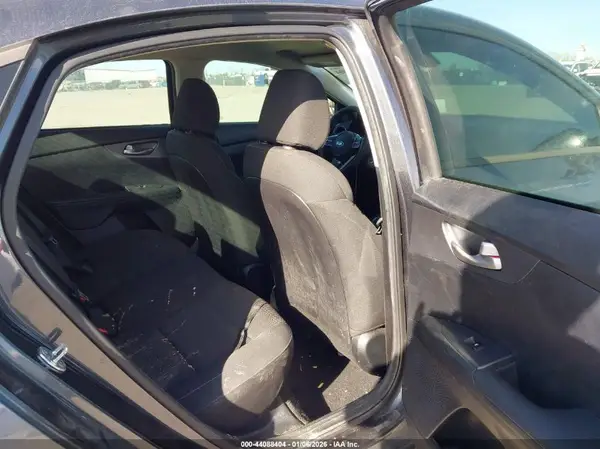 3KPF24AD9KE137624 2019 KIA FORTE - Image 8