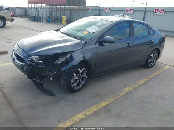 3KPF24AD9LE185061 2020 KIA FORTE - Image 2