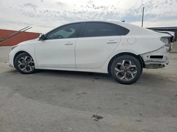 3KPF24AD9LE226644 2020 KIA FORTE - Image 2