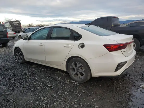 3KPF24AD9ME265297 2021 KIA FORTE - Image 2
