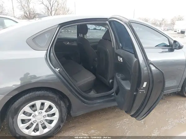 3KPF24AD9ME265879 2021 KIA FORTE - Image 8
