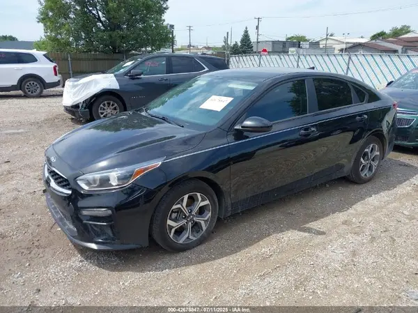 3KPF24AD9ME266563 2021 KIA FORTE - Image 2