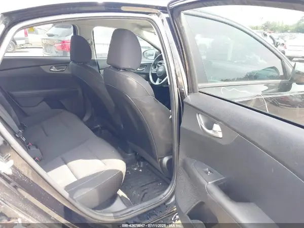 3KPF24AD9ME266563 2021 KIA FORTE - Image 8