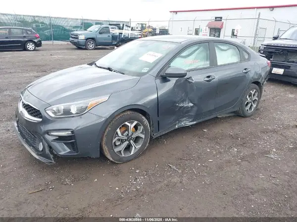 3KPF24AD9ME273593 2021 KIA FORTE - Image 2