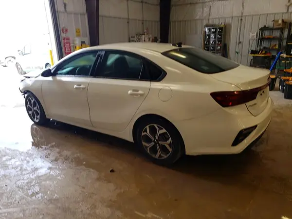3KPF24AD9ME276557 2021 KIA FORTE - Image 2