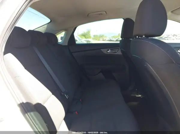 3KPF24AD9ME277580 2021 KIA FORTE - Image 8