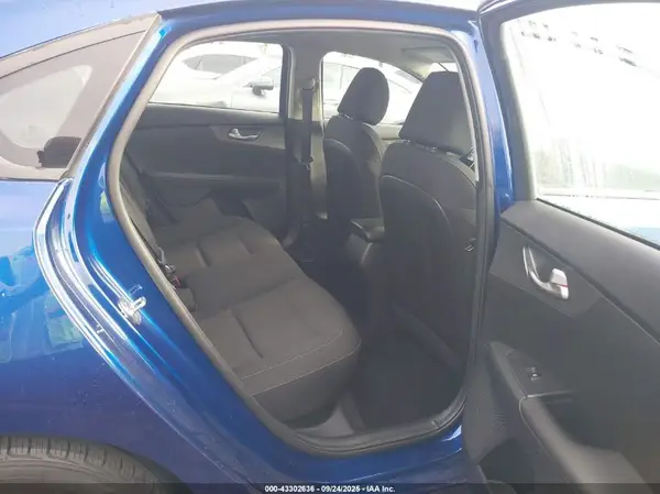 3KPF24AD9ME280642 2021 KIA FORTE - Image 8