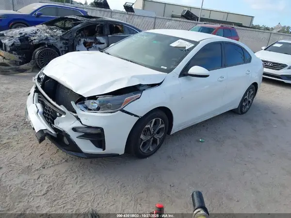 3KPF24AD9ME281421 2021 KIA FORTE - Image 2