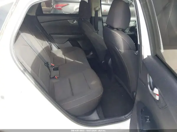 3KPF24AD9ME281421 2021 KIA FORTE - Image 8
