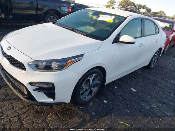 3KPF24AD9ME281838 2021 KIA FORTE - Image 2