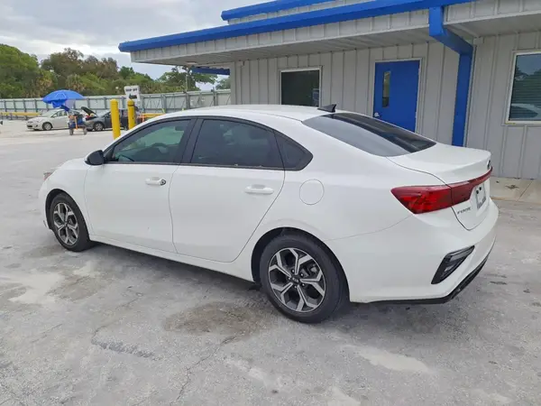 3KPF24AD9ME291513 2021 KIA FORTE - Image 2
