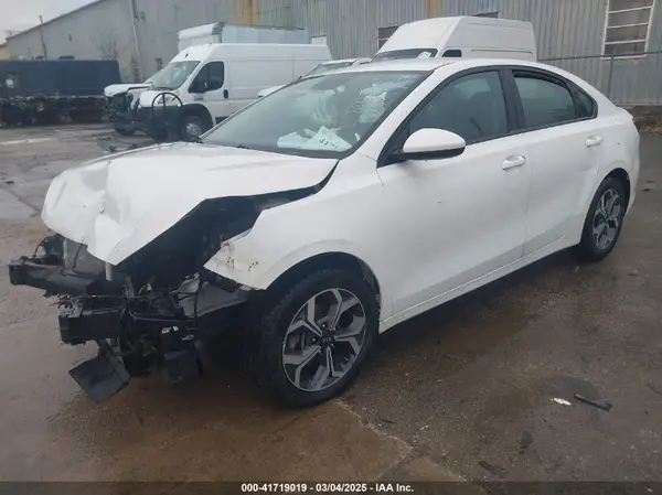 3KPF24AD9ME294945 2021 KIA FORTE - Image 2