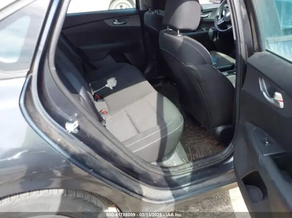 3KPF24AD9ME303000 2021 KIA FORTE - Image 8