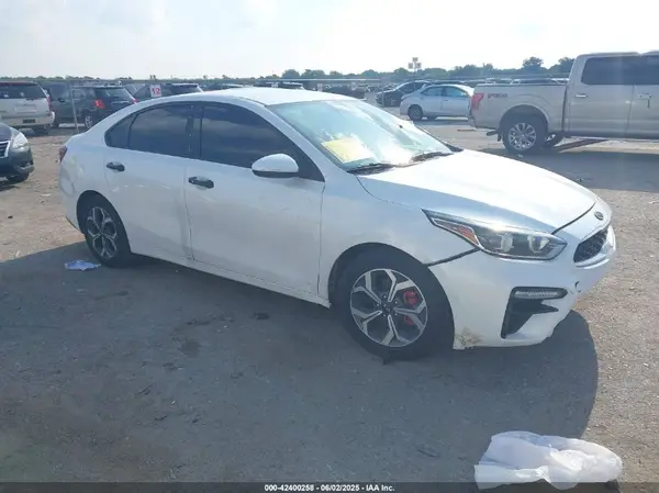 3KPF24AD9ME304082 2021 KIA FORTE - Image 1