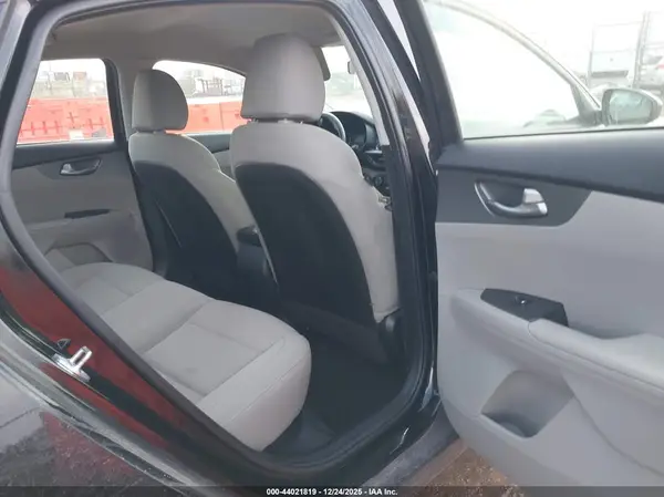 3KPF24AD9ME305412 2021 KIA FORTE - Image 8