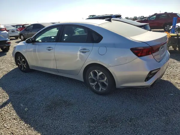 3KPF24AD9ME305698 2021 KIA FORTE - Image 2