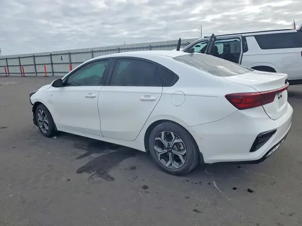 3KPF24AD9ME310318 2021 KIA FORTE - Image 2
