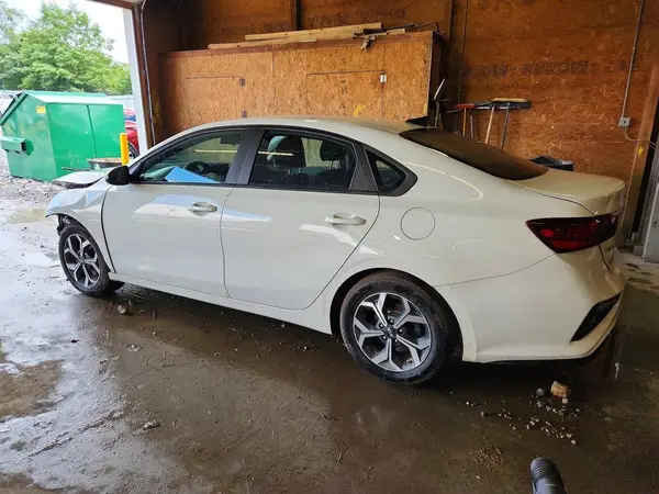 3KPF24AD9ME331590 2021 KIA FORTE - Image 2