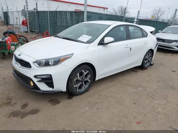 3KPF24AD9ME334084 2021 KIA FORTE - Image 2