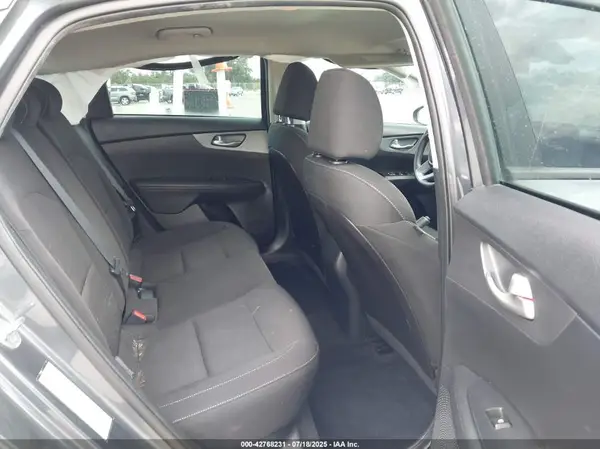 3KPF24AD9ME334585 2021 KIA FORTE - Image 8