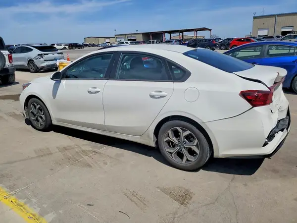 3KPF24AD9ME335011 2021 KIA FORTE - Image 2