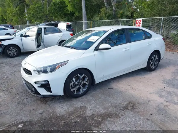 3KPF24AD9ME340676 2021 KIA FORTE - Image 2