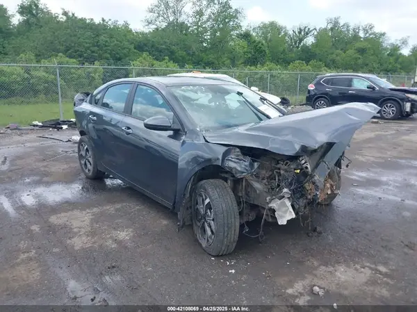 3KPF24AD9ME353962 2021 KIA FORTE - Image 1