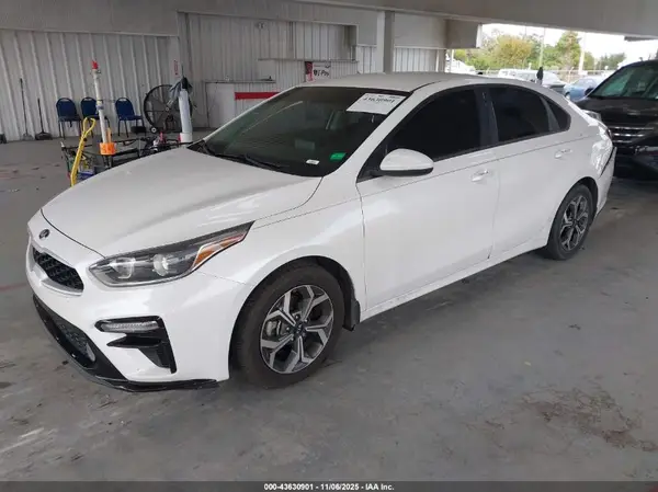 3KPF24AD9ME358398 2021 KIA FORTE - Image 2